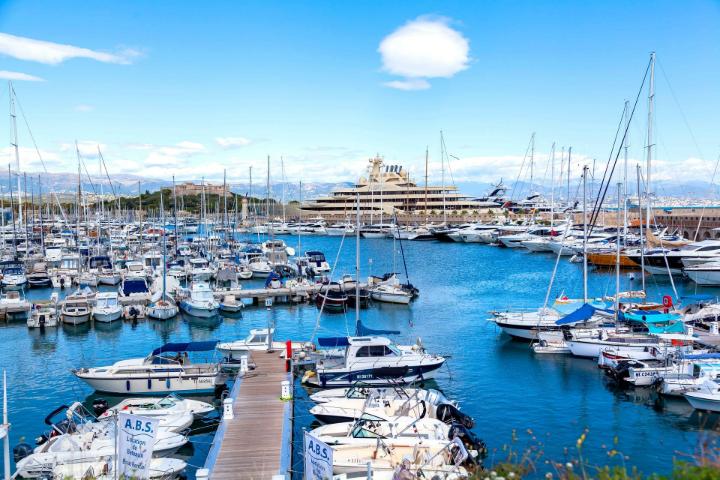 Yacht chandlery Port Vauban